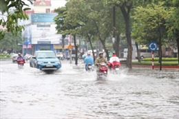 Nhiều tuyến đường ở Nghệ An ách tắc cục bộ do mưa to